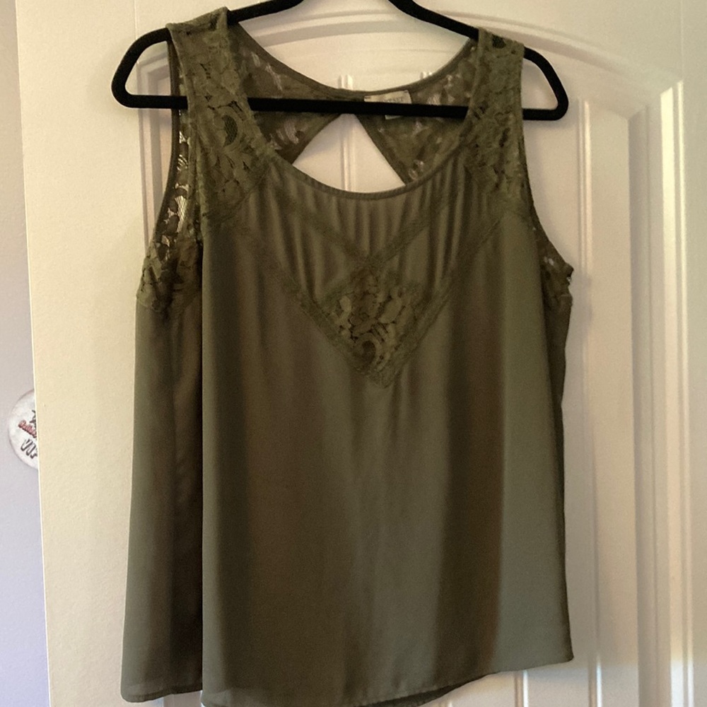 Smart Set sleeveless blouse.